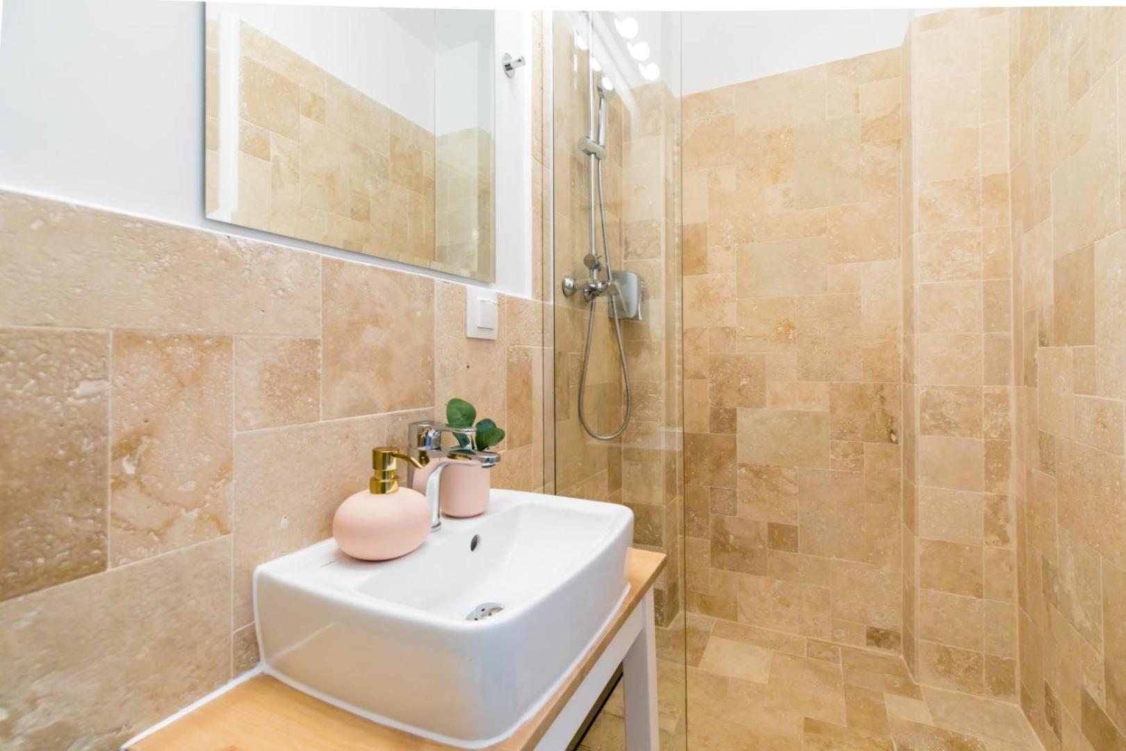 Heart Of The City - Cozy Apartments In Prime Location Bucareste Quarto foto