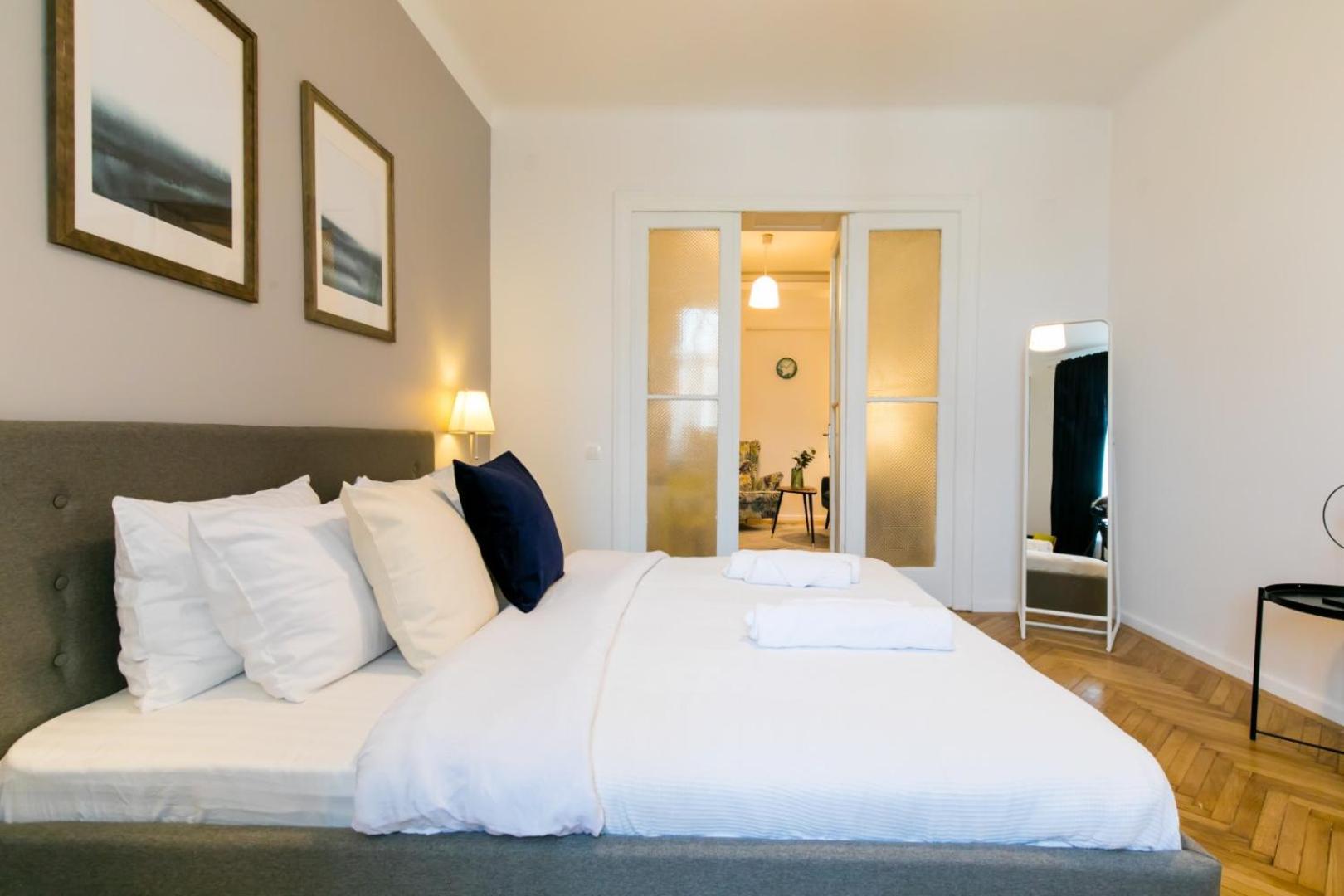 Heart Of The City - Cozy Apartments In Prime Location Bucareste Quarto foto
