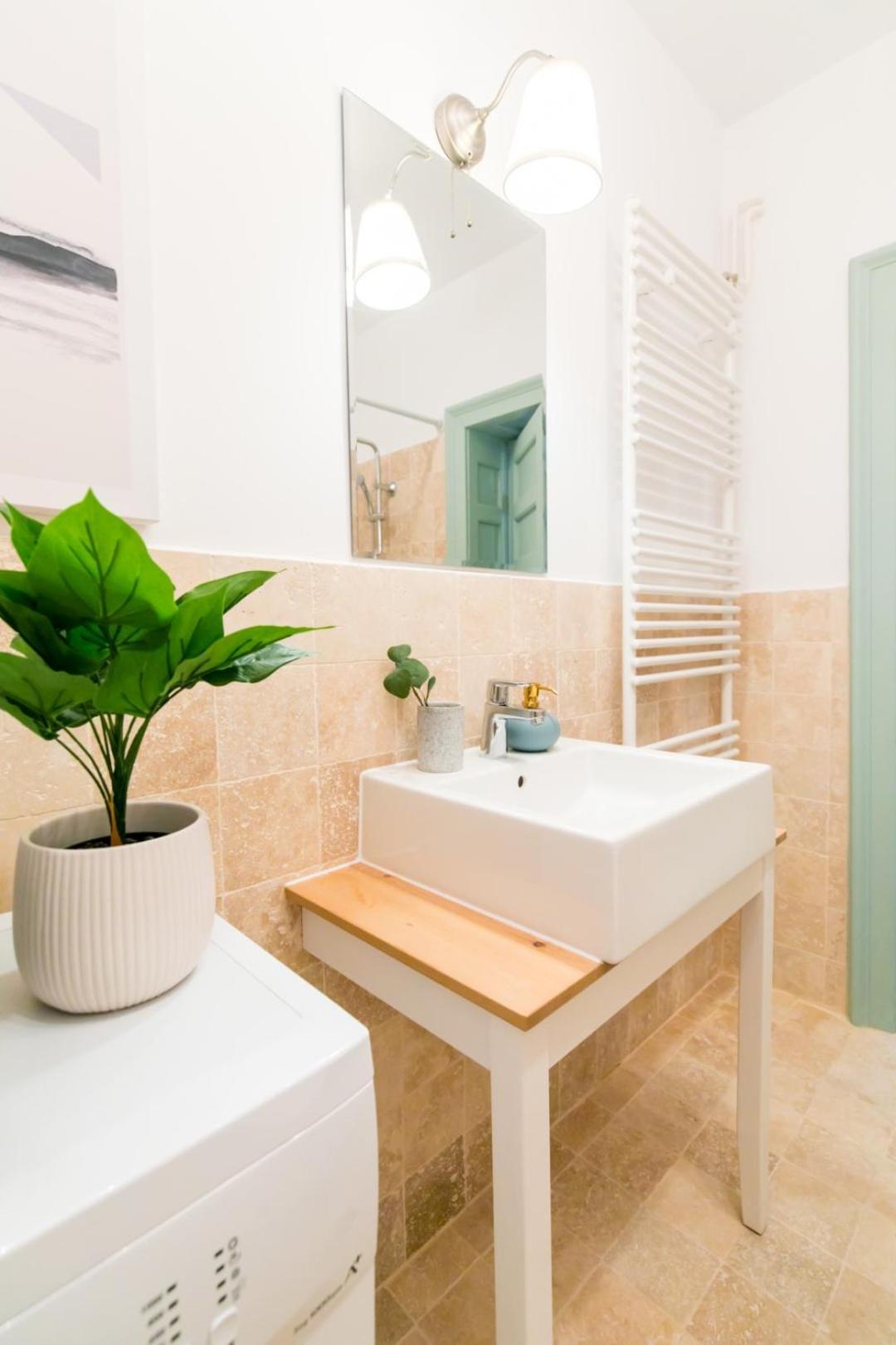 Heart Of The City - Cozy Apartments In Prime Location Bucareste Quarto foto